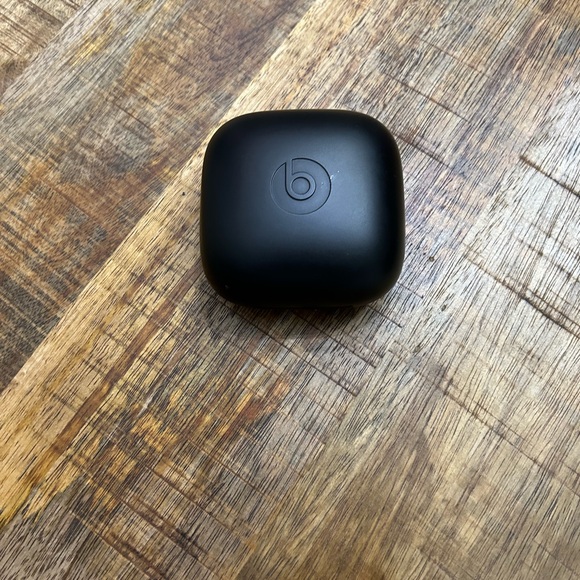 Powerbeats Pro Totally wireless headphones. Ivory. - Picture 2 of 9